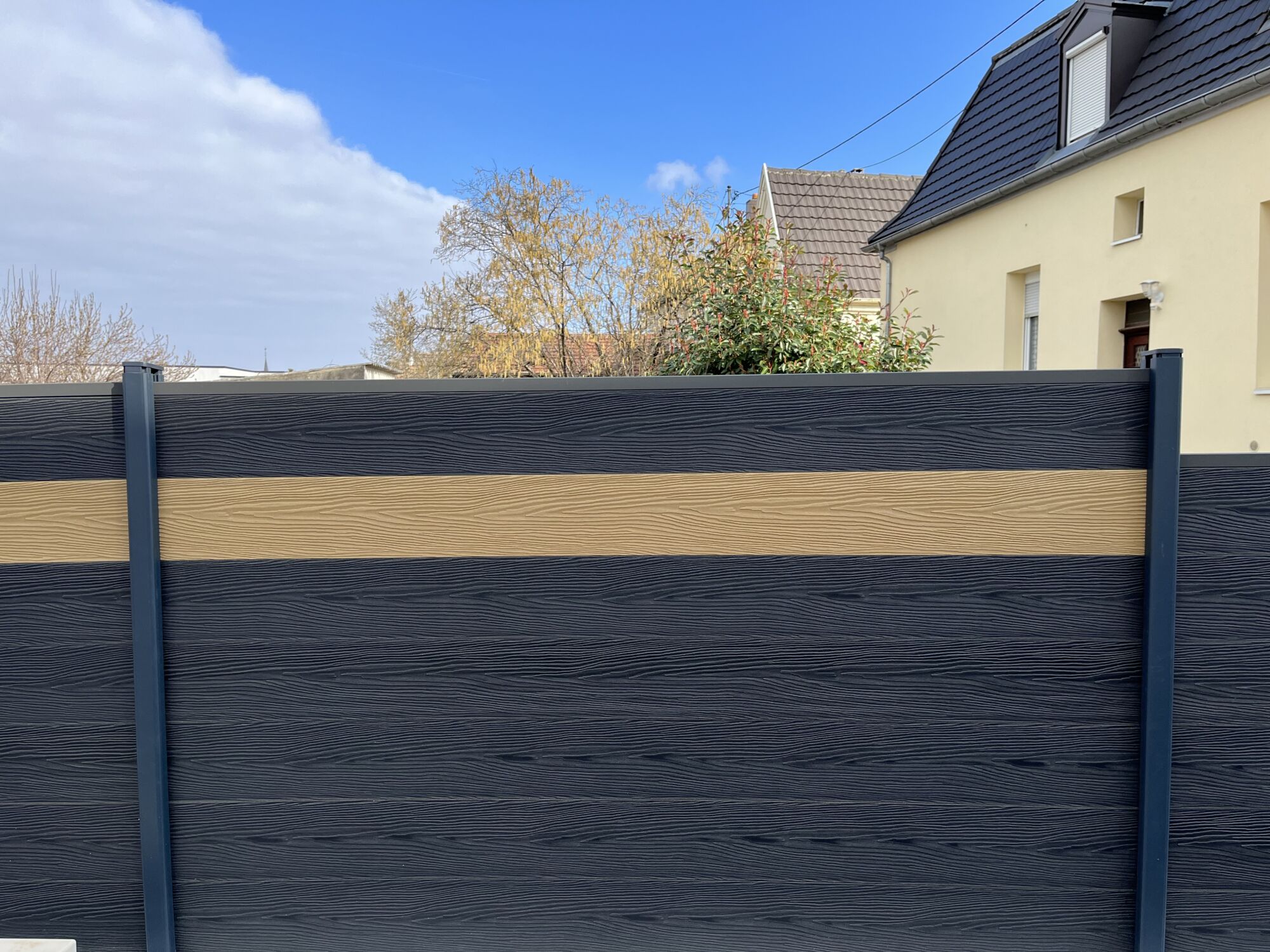 Destock Menuiserie présente sa clôture en lames Composite 3D Ostwald 0