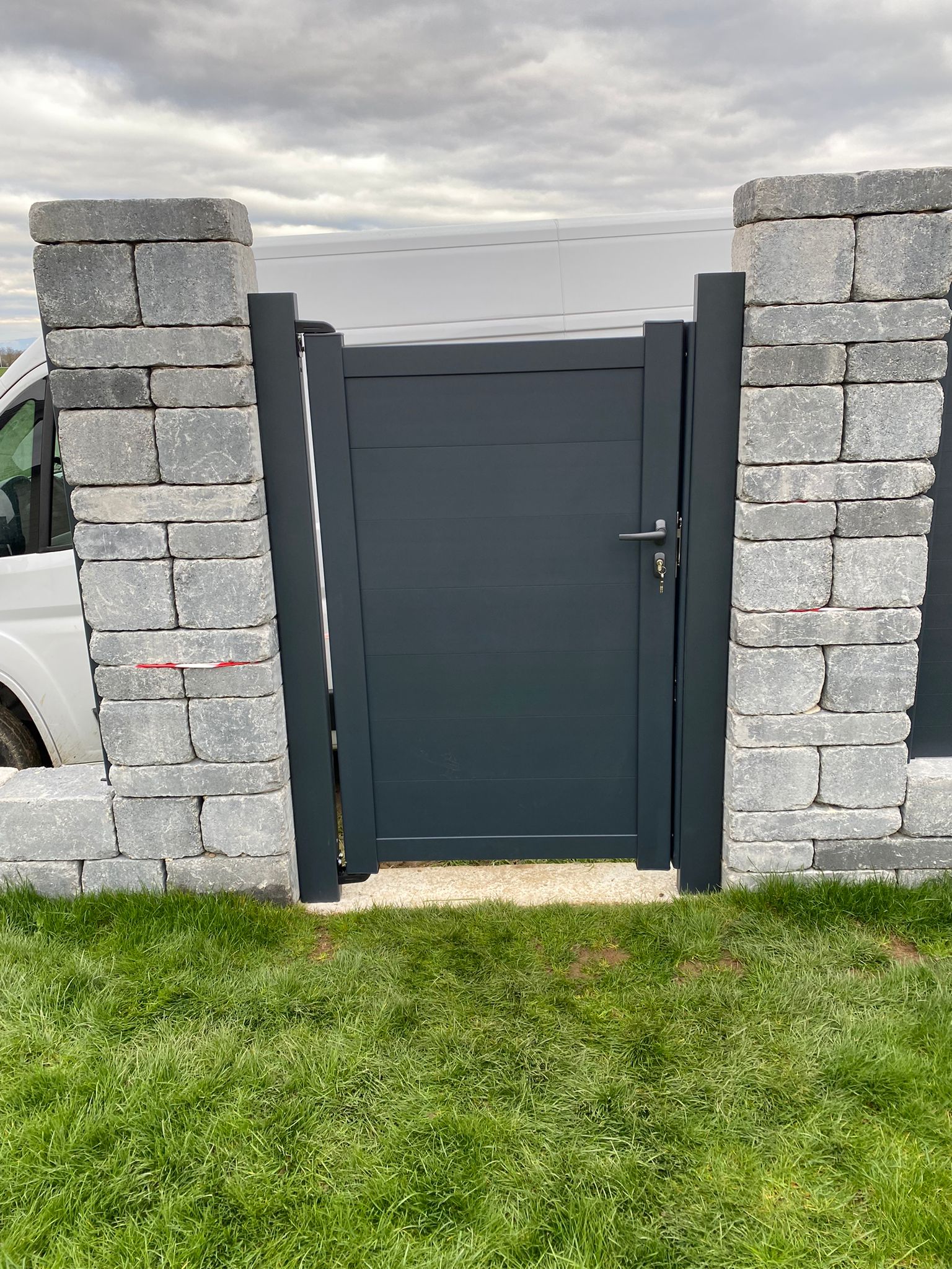PHOTO 2023 04 03 18 24 04 | Destock Menuiserie Pose d’un portillon Aluminium sur Sausheim Sélestat 0