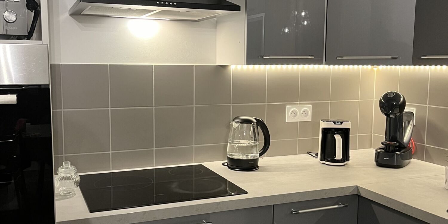 Pose de meubles de cuisine en bois et m&eacute;lamin&eacute; pr&egrave;s de Mulhouse et Strasbourg Erstein