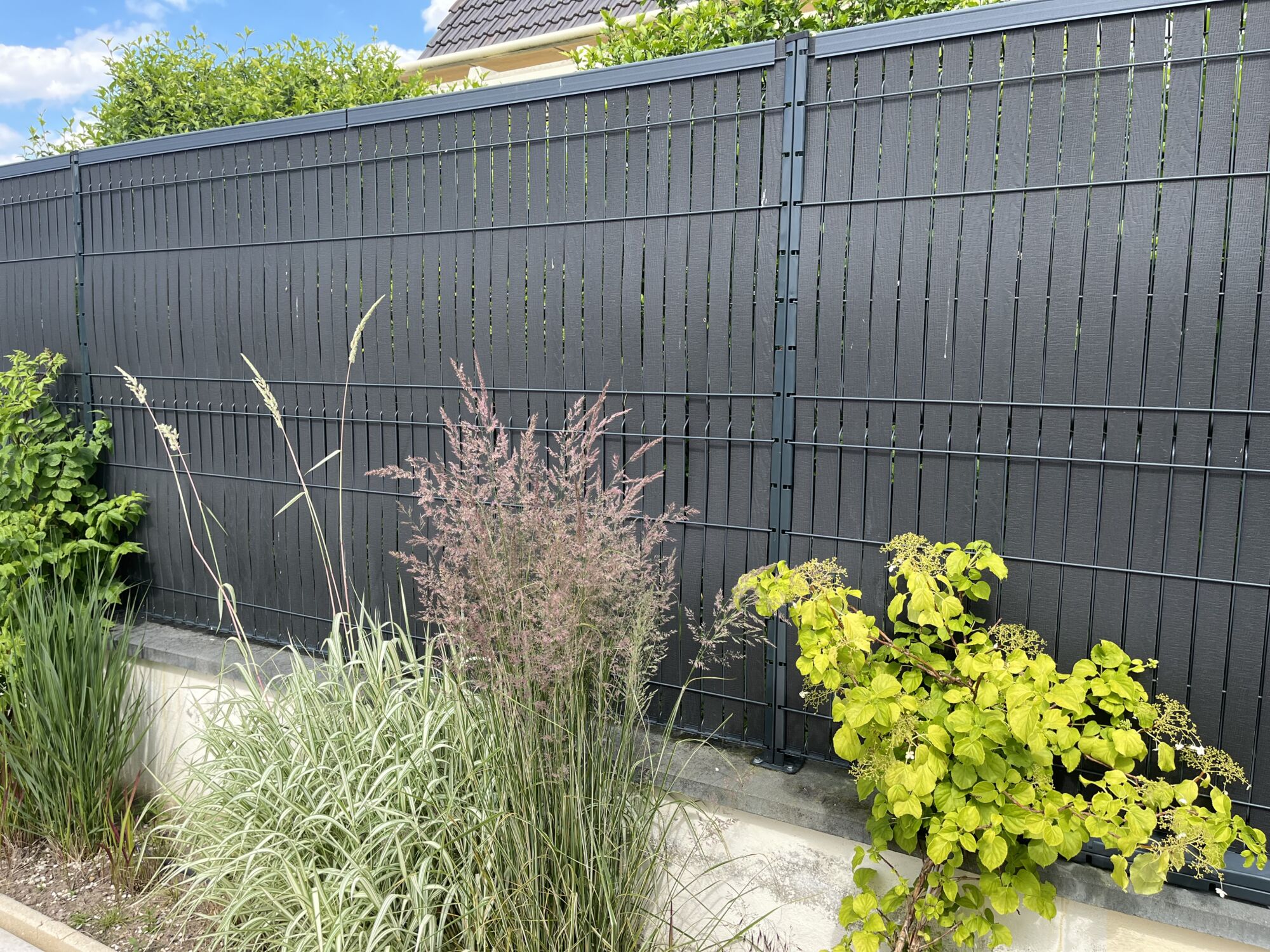 IMG_9770 | Destock Menuiserie Installation Élégante et Durable : Clôture Aluminium et Grillage Rigide avec Occultant Composite Obernai 16