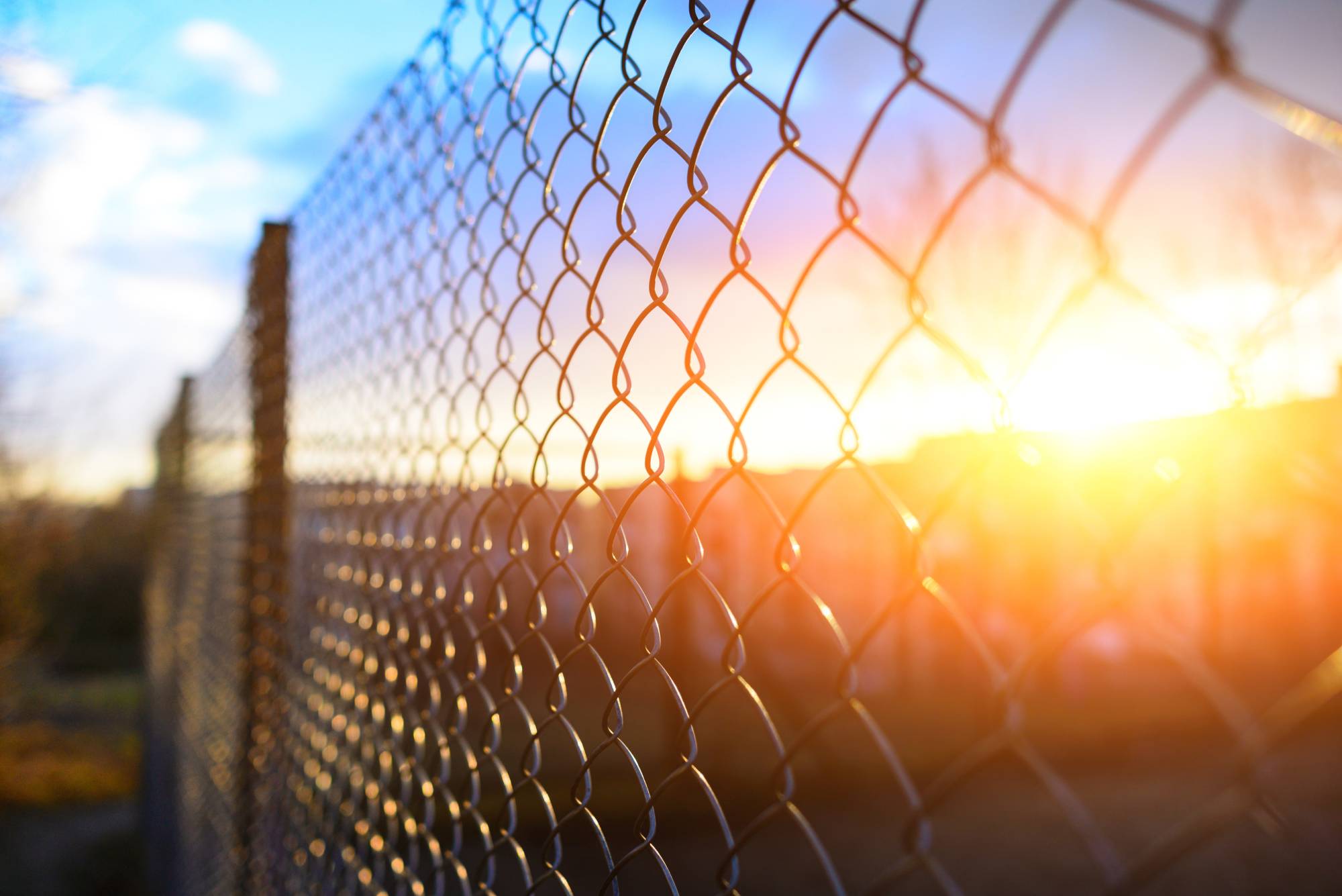 Comment poser un grillage simple torsion dans ses espaces ext&eacute;rieurs ? Strasbourg